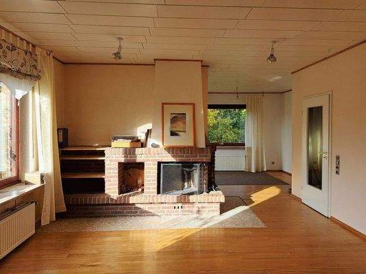 Wohn- Esszimmer mit Kamin