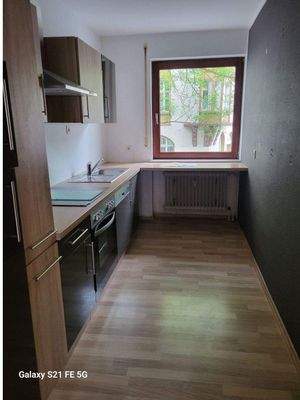 Einbauküche mit Kühlgefrierkombi &amp; Geschirrspüler