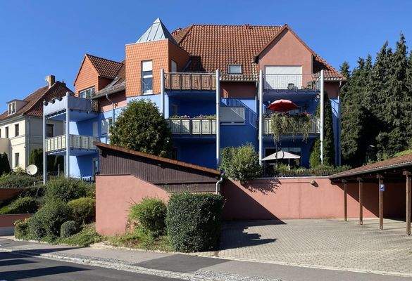 Seitenansicht mit Carport