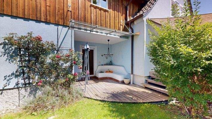 Zweite Terrasse mit beheizbarer Sitzbank