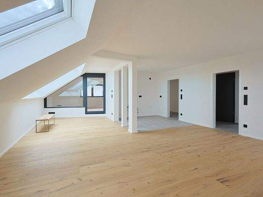 Großzügiger Wohn-/Essbereich mit offener Küche