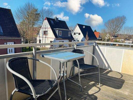 ... einen sonnigen Balkon ...