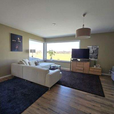 Panorama-Eckfenster mit Sofa 