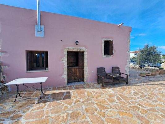 Kreta – Charmantes, 200 Jahre altes Steinhaus mit Pool, Garten und Bergblick zu verkaufen
