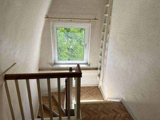 Treppenaufgang zum Dachgeschoss