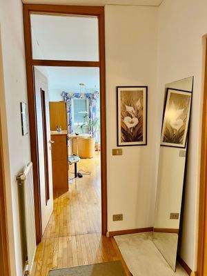 Charmante 3-Zimmer-Dachgeschosswohnung mit Terrasse, Aussicht & Garage – Silandro mansarda con terrazza e garage – attic apartment with terrace, view & garage in central location.