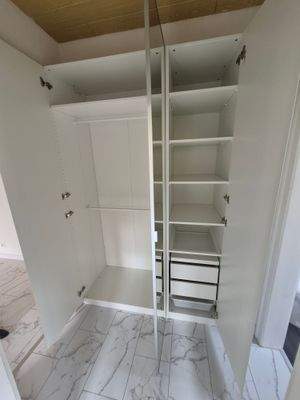 10 Einbauschrank im Eingangsbereich.jpg