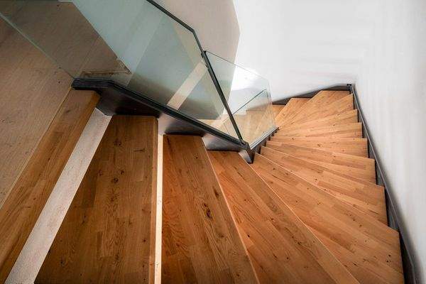 stilvoller Treppenaufgang (EG)