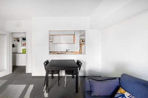 Essbereich mit Blick zur Küche