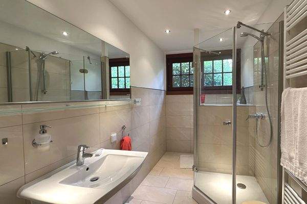 saniertes Duschbad im EG