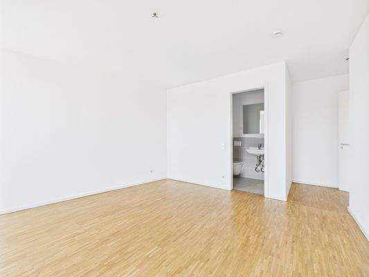 Schlafzimmer mit Duschbad