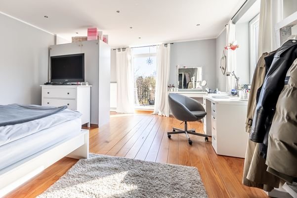 Zimmer mit Balkon in Richtung Garten