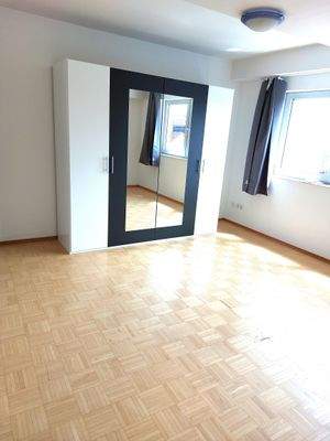 Schlafzimmer mit angrenzendem Bad