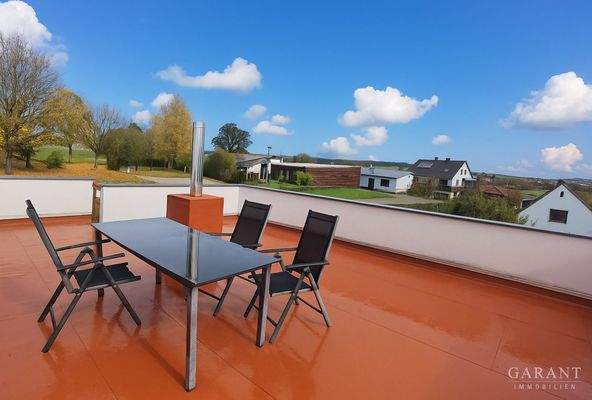 Blick von der Terrasse ins Grüne