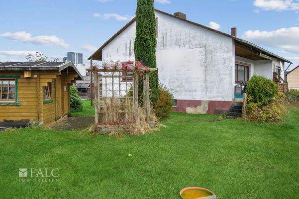 Garten mit Terrassenansicht