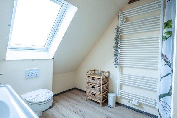 Duschad im OG mit Fenster.jpg