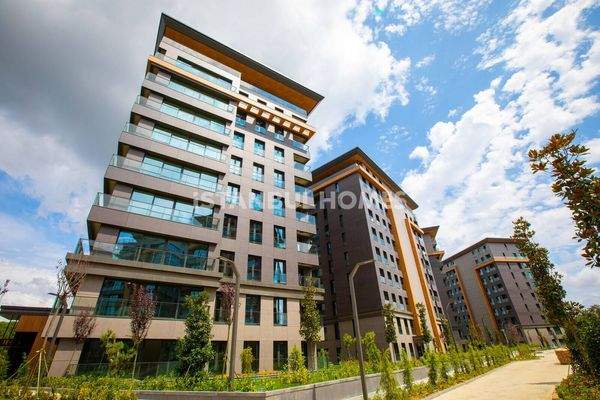 Spacious Real Estate with Forest View in Kağıthane Istanbul