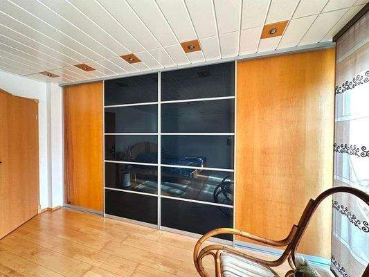 Einbauschrank im Schlafzimmer.jpg