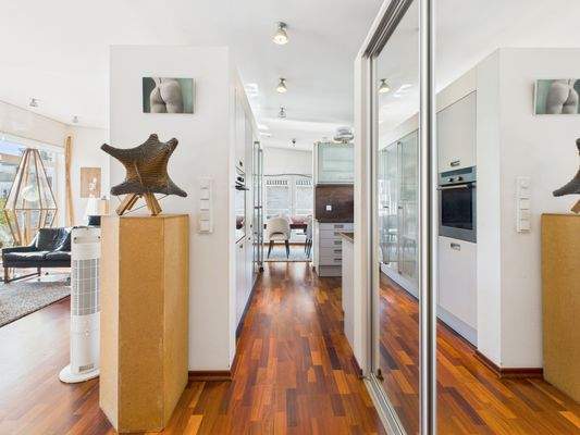 Blick vom Flur in die Küche