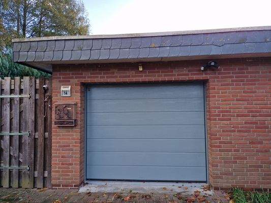 Garage m. elektr. Tor