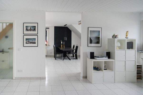 Wohnzimmer/Durchgang Esszimmer