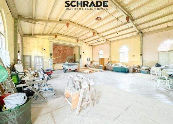 ...im Inneren freitragende Höhe