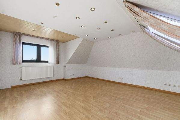 großes Zimmer im DG