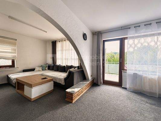 Wohnzimmer Erdgeschoss - Verbessert - (KI generiert)