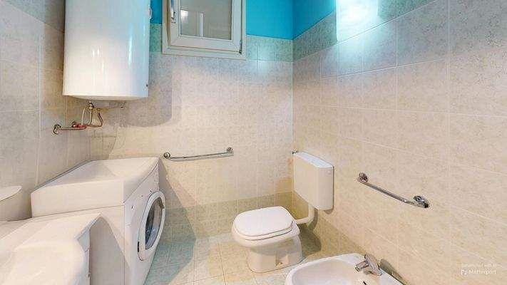 PP-008-132-Bathroom 1.jpg