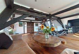 Lichtdurchflutetes Wohnzimmer