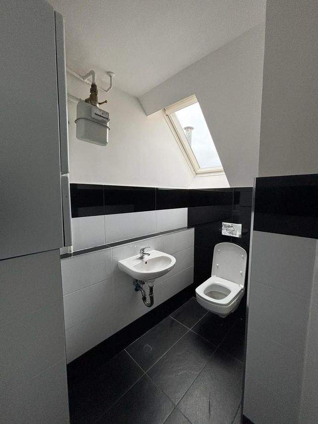 Zentral und charmant: 3-Zimmer-Dachgeschosswohnung in Gera - Photo 3