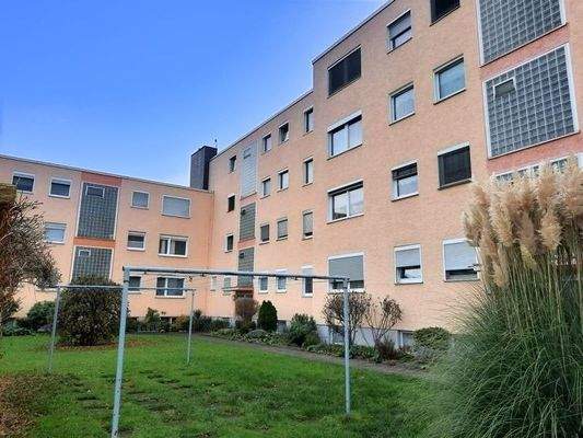 Hauseingangsseite Grünfläche