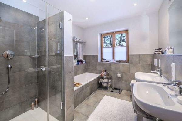 Badewanne und Dusche | Fenster