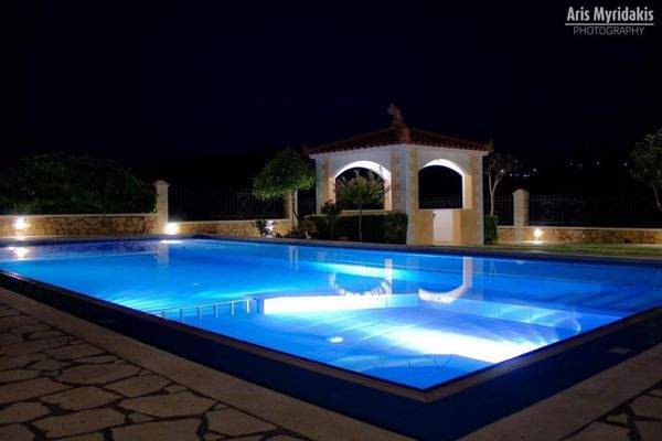 3 Luxusvillen mit Pool in Douliana