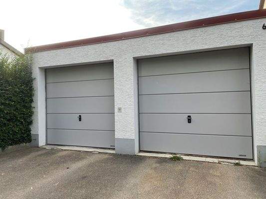 Garage mit elektr. Tor