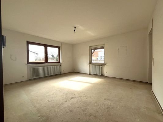 EG: Zimmer 2 mit Zugang zur Terrasse / Garten
