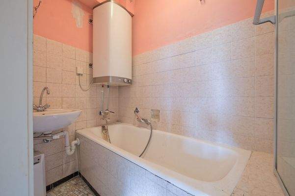 10 - 1. OG re Badezimmer.jpg