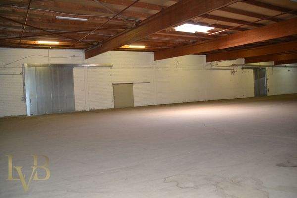 Halle 2 2 Durchgänge zu Halle 1