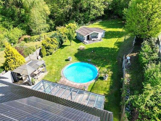 Großzügiger Garten