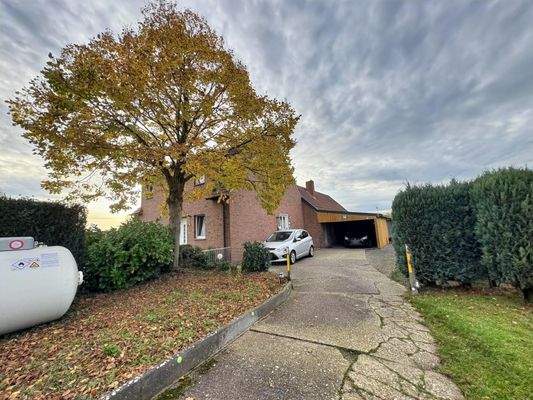 Außenansicht Auffahrt