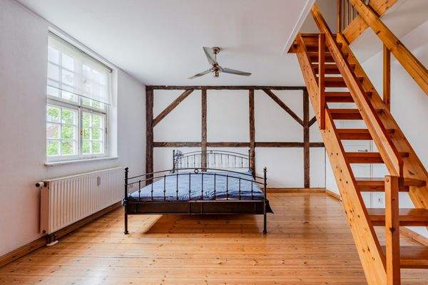 Masterbedroom mit Zugang zum Dachgeschoss