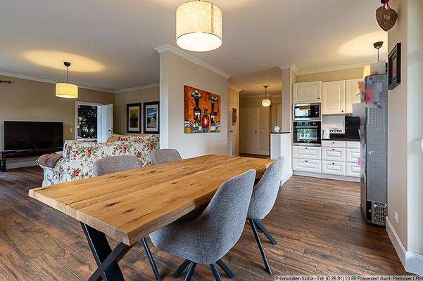 offener Wohn- und Essbereich