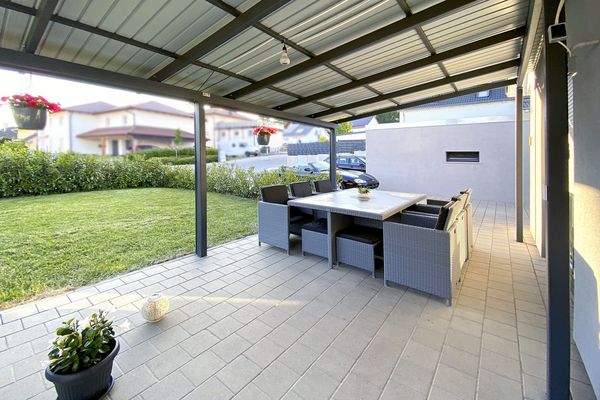 überdachte Terrasse, offen...