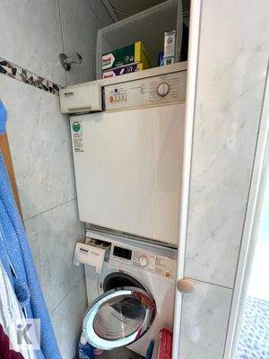 13a Waschmaschine. Trockner in Nische