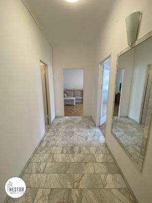 Eingangsbereich - Nestor Immobilien