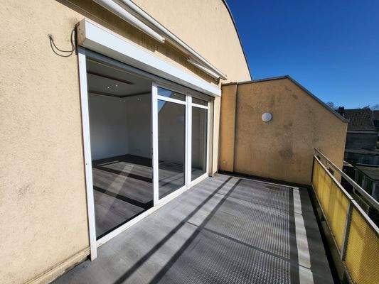 Balkon 2 mit Markise.jpeg