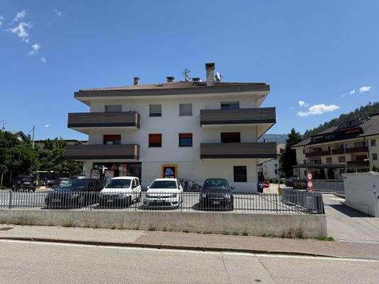 Bruneck-Wohnung-Immobilie-Umbau-Zentrum-Saniert-Neu-Wander-Berge-Landschaft-Stadt-Freude