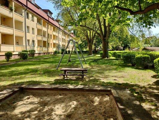 Garten der Wohnanlage mit Spielplatz