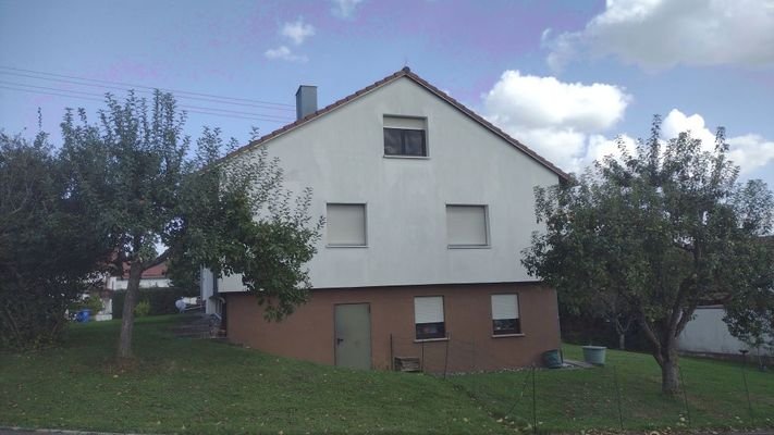 seitliche Ansicht mit Garten