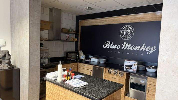 offene Küche beim Konferentraum